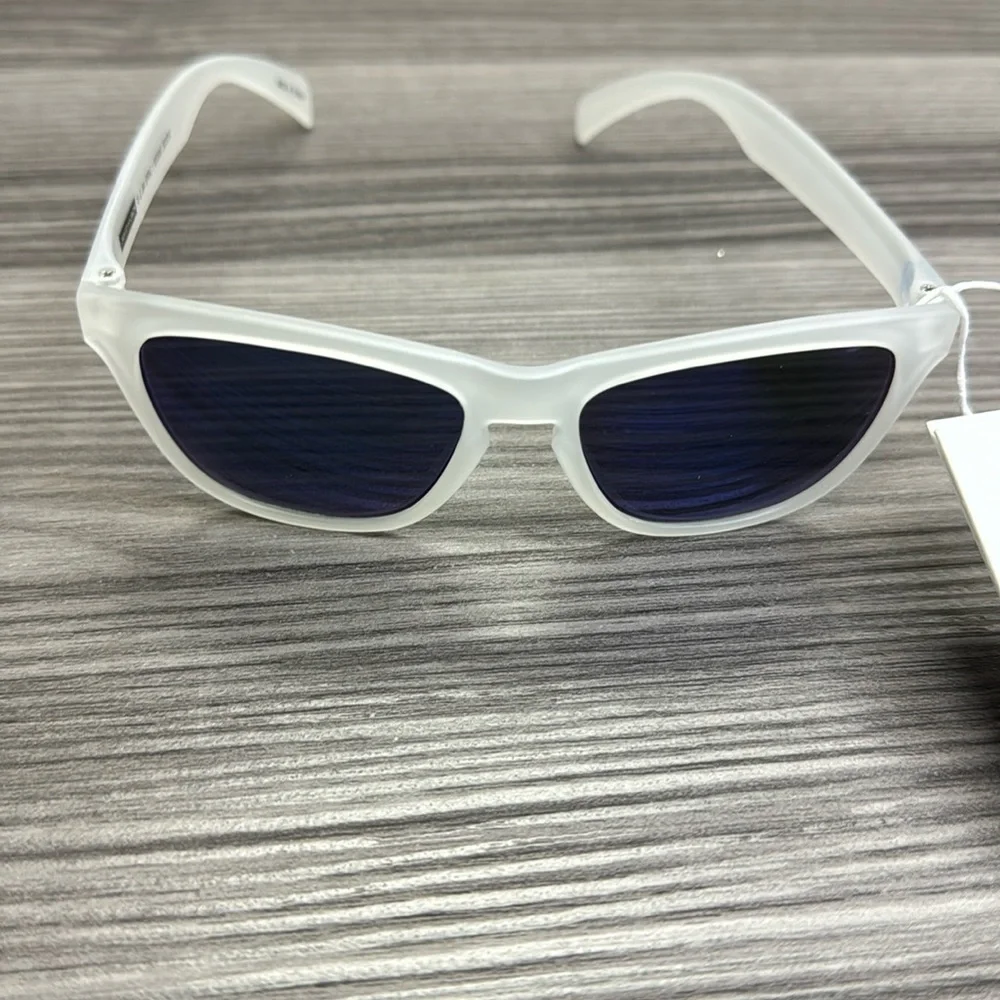 Janie & Jack Sunglasses for ages 2-4 years old. New in excellent condition clear